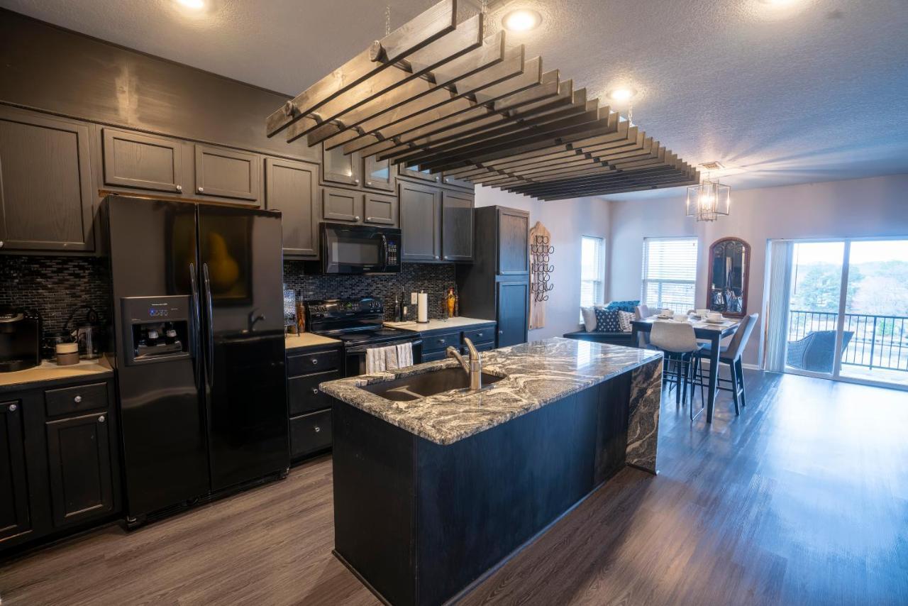 Brooklynn'S Bay, Elegant Lakefront Condo Retreat Hot Springs Dış mekan fotoğraf