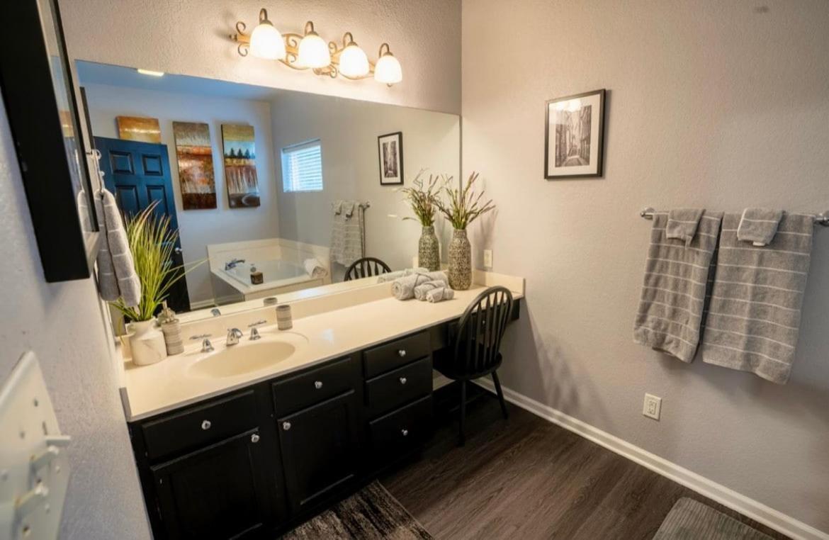 Brooklynn'S Bay, Elegant Lakefront Condo Retreat Hot Springs Dış mekan fotoğraf