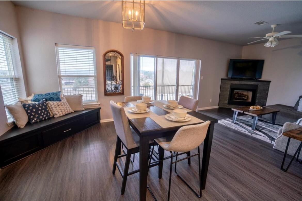 Brooklynn'S Bay, Elegant Lakefront Condo Retreat Hot Springs Dış mekan fotoğraf