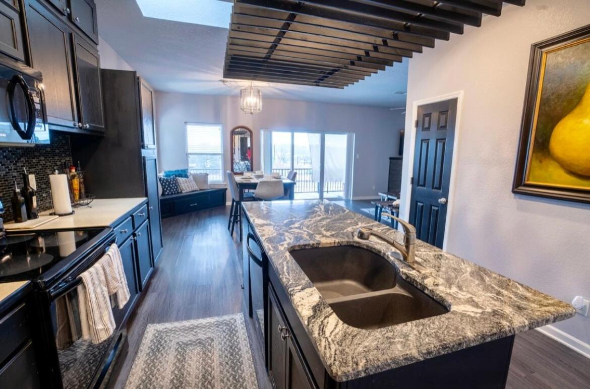 Brooklynn'S Bay, Elegant Lakefront Condo Retreat Hot Springs Dış mekan fotoğraf