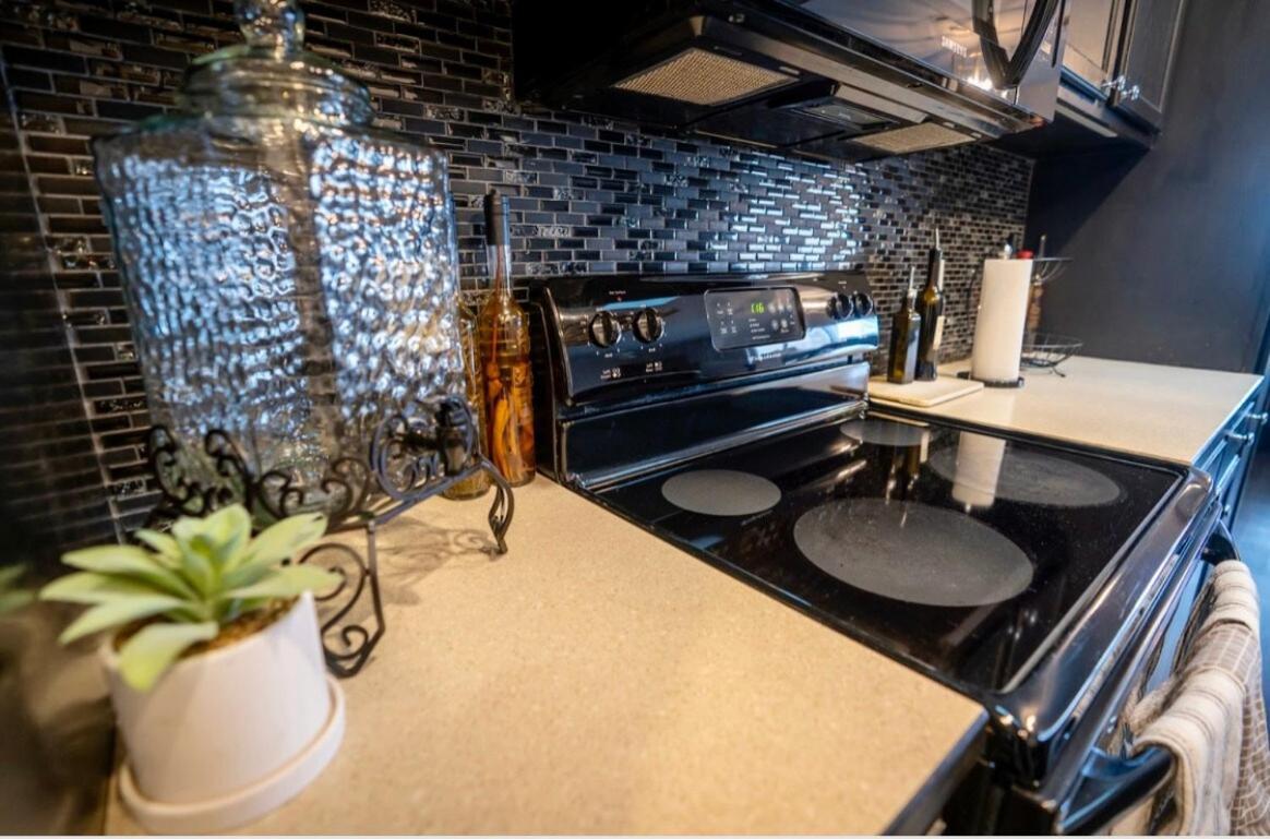 Brooklynn'S Bay, Elegant Lakefront Condo Retreat Hot Springs Dış mekan fotoğraf
